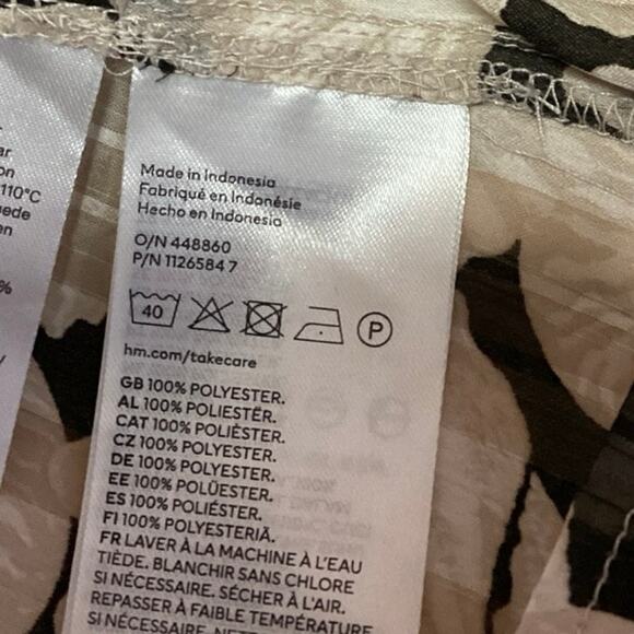 NEW H&M Beige Black Sea Shells Long Sleeve Mock Ruffle Keyhole Blouse Top Size M - Picture 5 of 5